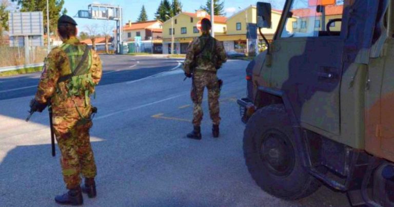 Coronavirus, a Milano militari in strada per pattugliare strade e parchi