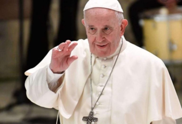 Coronavirus, l’appello del Papa: “Le famiglie riunite in casa si amino”