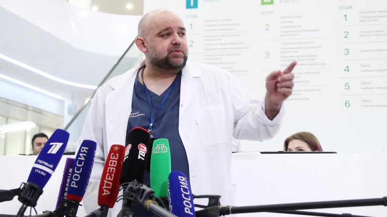 Coronavirus, a Mosca è positivo al test il primario che la scorsa settimana ha stretto la mano al premier Putin