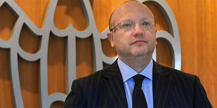 Emergenza coronavirus, Vincenzo Boccia (Confindustria) reagisce alle critiche: “Non siamo impazziti, è necessario avere i beni essenziali nei supermercati e nelle farmacie”