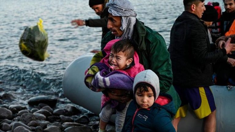 Grecia, un bimbo è morto durante il tentativo di sbarco di un gruppo di migranti nell’isola di Lesbo
