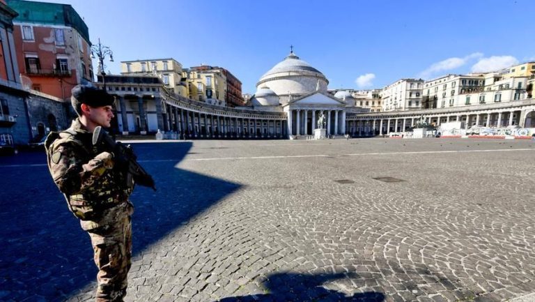 Effetto coronavirus, a Napoli azzerato il “rito” del caffè al bar