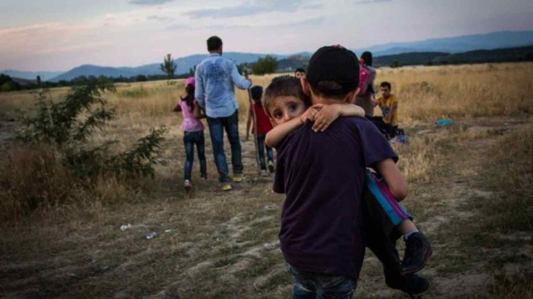 Migranti, l’Unione europea si prenderà carico di 1.500 bambini bloccati nelle isole greche