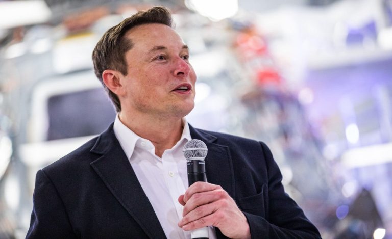 Usa, uno dei figli di Elon Musk ha iniziato la procedura per cambiare nome e genere