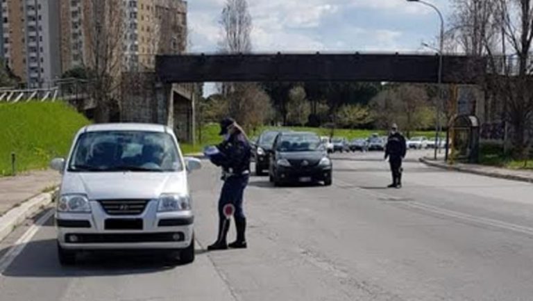 Napoli, scoperto un giro di 633 auto rubate che servivano per fare rapine: due persone denunciate