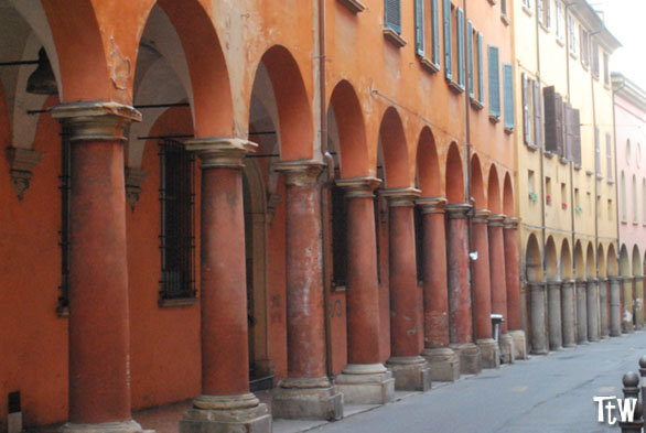 Coronavirus, a Bologna molti negozi chiusi