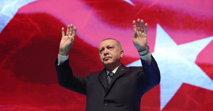Turchia, il premier Erdogan è positivo al Covid: “Pregate per me”
