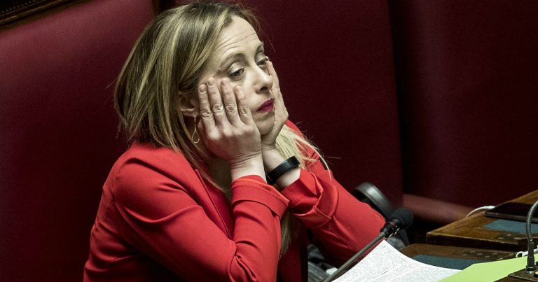 Emergenza coronavirus, Giorgia Meloni insiste: “Subito mille euro sul conto corrente degli italiani rimasti senza lavoro”