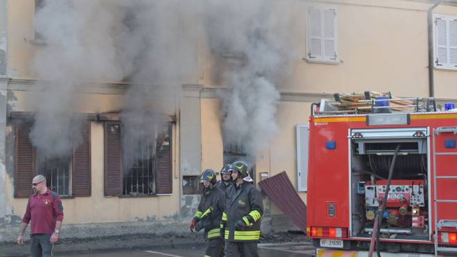 Lecco, incendio un appartamento: morta una donna e altre due persone ferite
