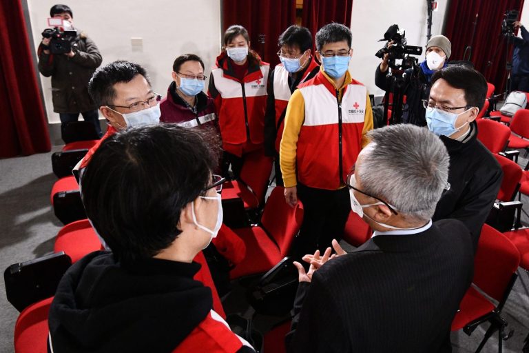 Coronavirus, i medici cinesi ai colleghi dello Spallanzani: “State facendo un ottimo lavoro”