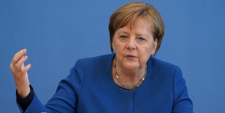 Coronavirus, la Merkel assicura: “Credito illimitato alle imprese”