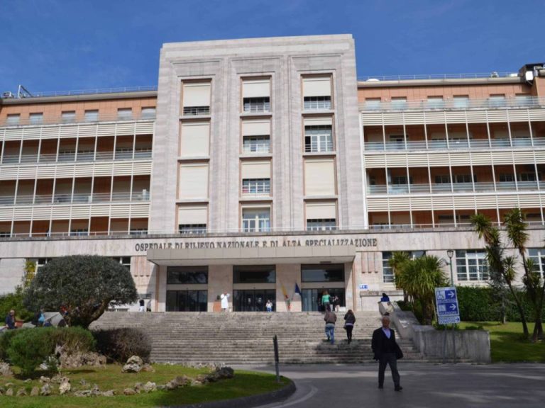 Emergenza coronavirus, esauriti i posti letto nell’ospedale Cotugno di Napoli