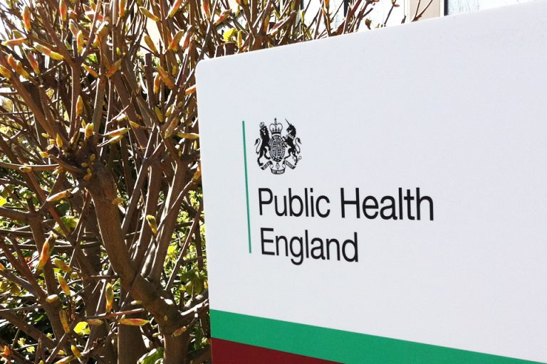 Coronavirus, secondo un documento segreto britannico: “L’epidemia durerà sino alla prossima primavera”