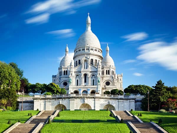 Coronavirus, a Parigi chiusa per la prima volta la Basilica del Sacrè Coeur
