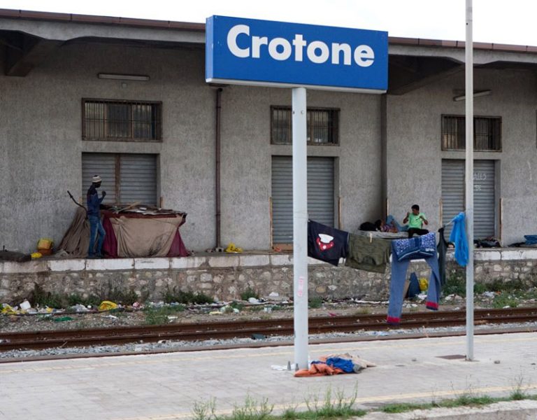 Crotone, trovato privo di vita un homeless di nazionalità straniera
