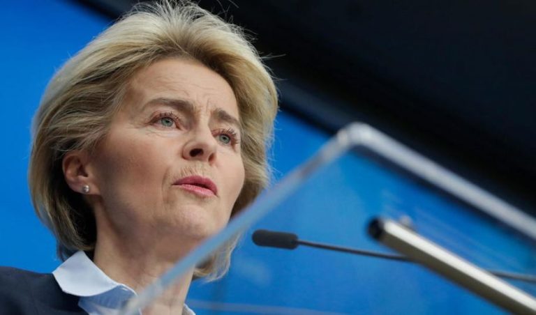 Coronavirus, la previsione di Ursula von der Leyen: “Il vaccino sarà disponibile entro il prossimo autunno”