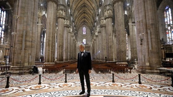 Coronavirus, grande successo di visualizzazioni si YouTube per il concerto di Andrea Bocelli nel Duomo di Milano