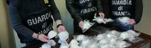 Coronavirus, a Torino la Finanza scopre truffa da un milione di euro sulle ‘mascherine fantasma’