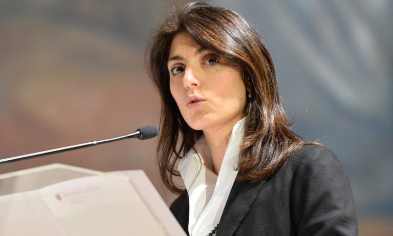 Cinghiali “a spasso” nella Capitale: esposto in Procura della sindaca Raggi contro la Regione Lazio