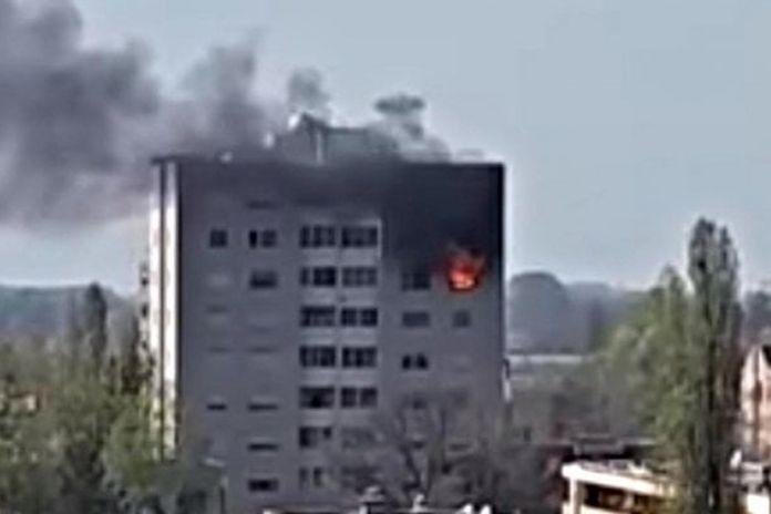 Castel Maggiore (Bologna), vasto incendio in un palazzo