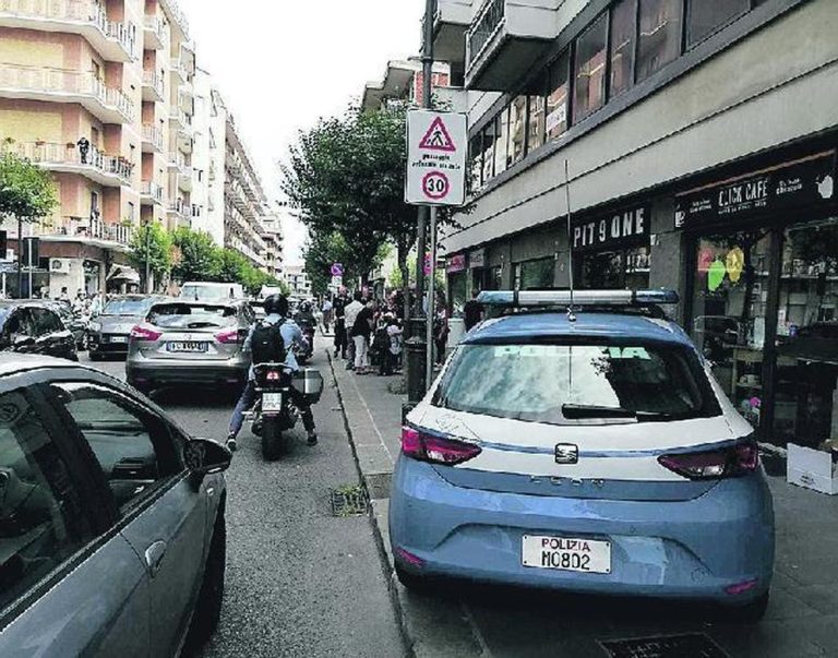 Roma, Capannelle, aggredisce l’ex fidanzata a colpi martello: grave una donna. Arrestato un 47enne