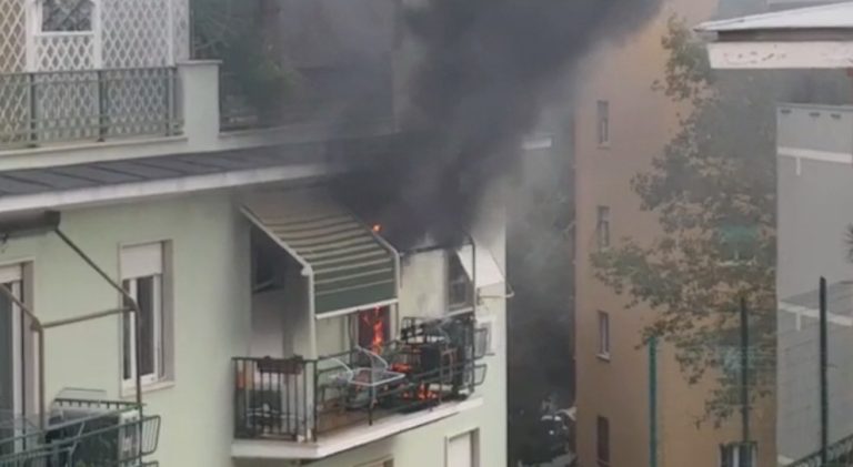 Roma, fiamme in un appartamento all’Appio Tuscolano: intossicati un bambino di 9 anni e un genitore