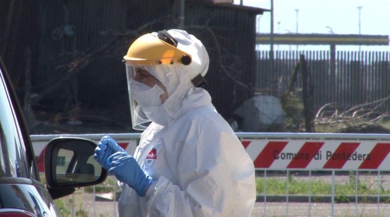 Coronavirus, a Barberino del Mugello riapre il cantiere dell’autostrada A-1 con tute integrali, schermi visivi, guanti ed esami sierologici