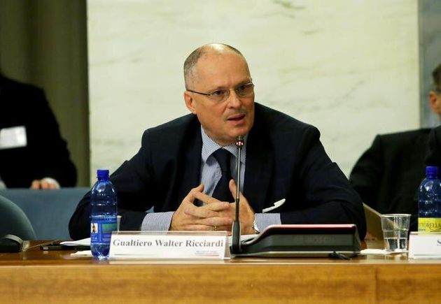 L’Oms prende le distanza da Walter Ricciardi dopo il post offensivo contro il presidente Trump: “Non ci rappresenta”