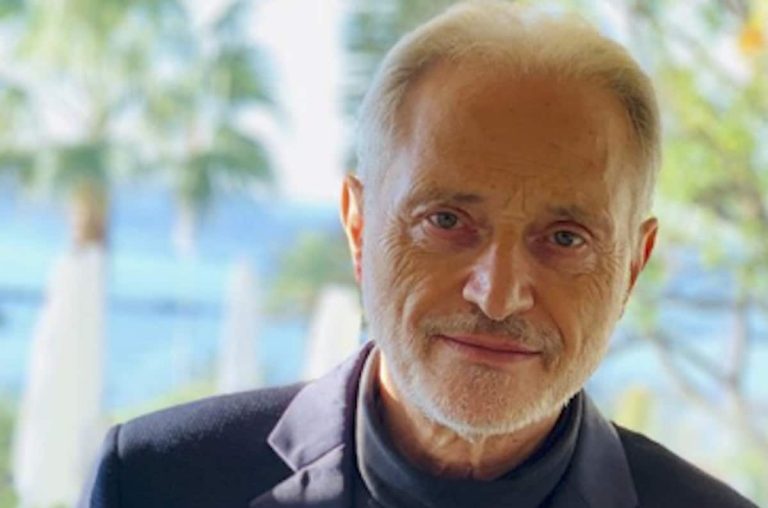 Amedeo Minghi stizzito: “Non ho mai detto di avere il coronavirus, è una fake news”