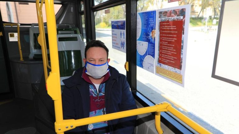 Coronavirus, mascherine a prezzo bloccato a 50 centesimi e obbligatorie su tutti i mezzi pubblici