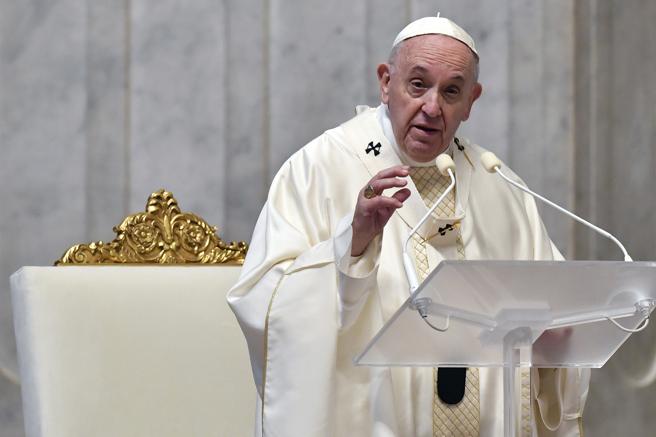 Coronavirus, l’appello di Papa Francesco: “La politica è una forma alta di carità, preghiamo per le persone che hanno questa vocazione”