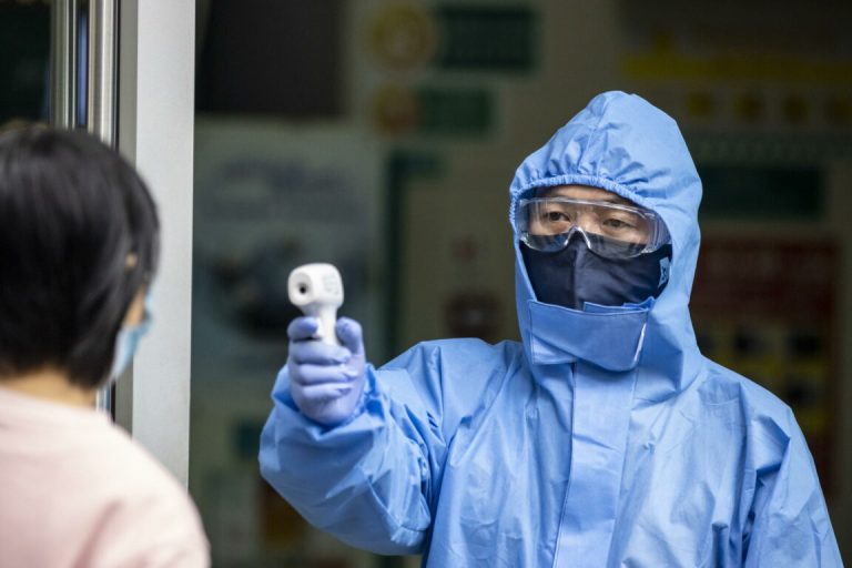 Coronavirus, 97 nuovi casi in Cina: a Pechino è stato elevato il livello di allerta da ‘verde’ ad ‘arancione’