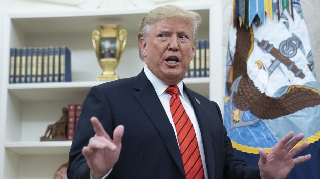 Usa, il presidente Trump ha annunciato un decreto per sospendere l’immigrazine nel Paese