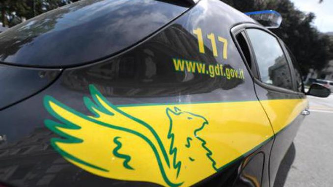 Crotone, la Finanza sequestra oltre seimila litri di gasolo per autotrazione di contrabbando: denunciate tre persone