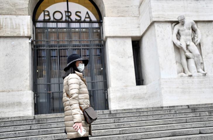 Borsa, avvio un positivo per piazza Affari, spread a 262 punti