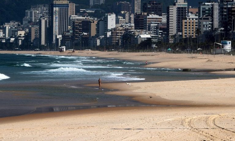 Coronavirus, a Rio de Janeiro mascherine obbligatorie da oggi in strada