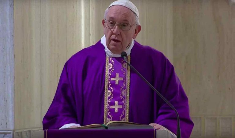 Coronavirus, l’appello del Papa: “Questa crisi ci tocca tutti, ricchi e poveri. Attenzione all’ipocrisia”
