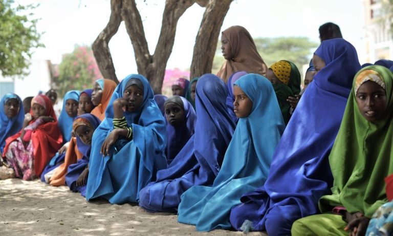 Somalia, il Paese sotto shock per il rapimento e lo stupro di due bambine di tre e quattro anni