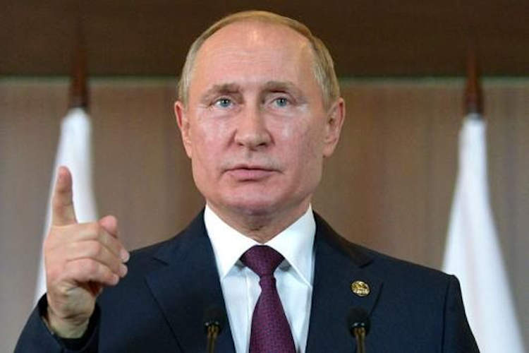 Emergenza coronavirus, il presidente russo Putin ha scelto il telelavoro per evitare i pericoli del contagio