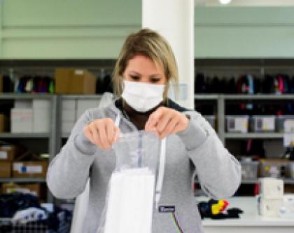 Emergenza coronavirus, a Ventimiglia un laboratorio di pellicce è stato riconvertito alla produzione di mascherine