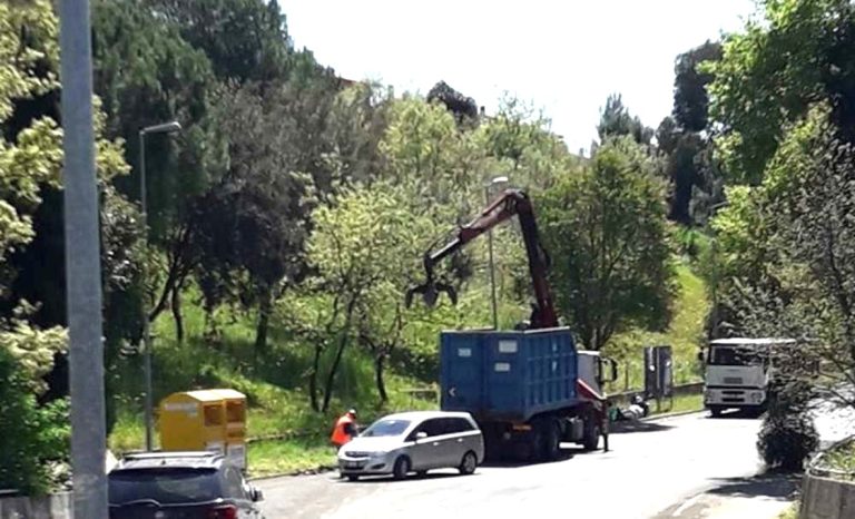 Valcanneto ripulita: Camassa rimuove l’immondizia abbandonata