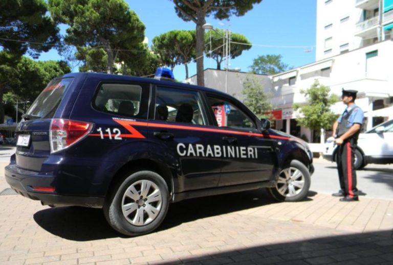 Settimo Milanese, blitz dei carabinieri in una clinica psichiatrica: pazienti picchiati, arrestate due operatori sanitari