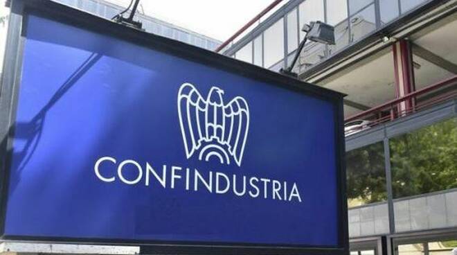 Coronavirus, per Confindustria nel mese di marzo la produzione industriale ha subito un calo devastante