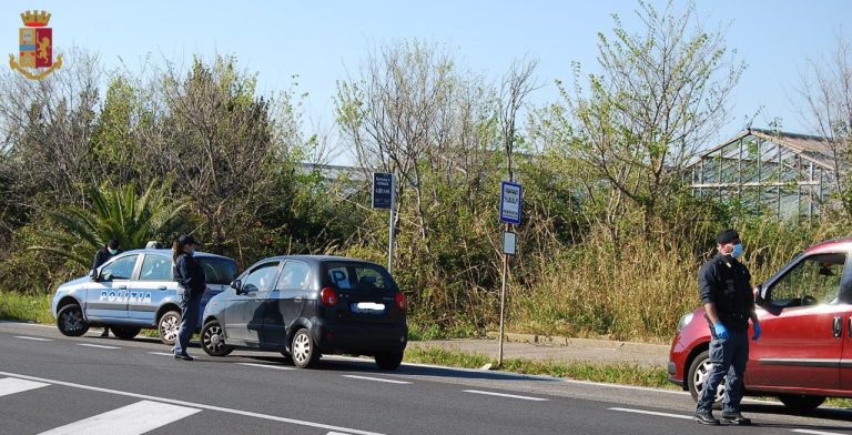 Guida senza assicurazione né revisione: auto sequestrata a una donna di Ladispoli