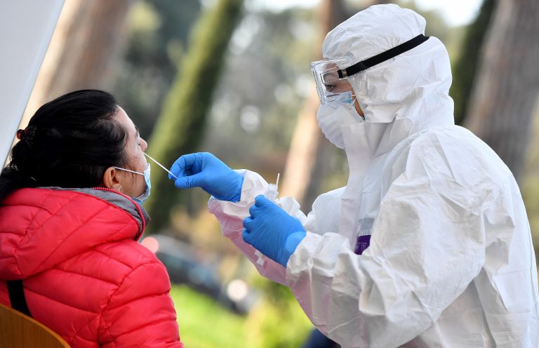 Coronavirus, la situazione in Italia del 22 aprile: morti in calo (437) per un totale di 25.085, contagi in flessione (107.699), in aumento i guariti (54.543)