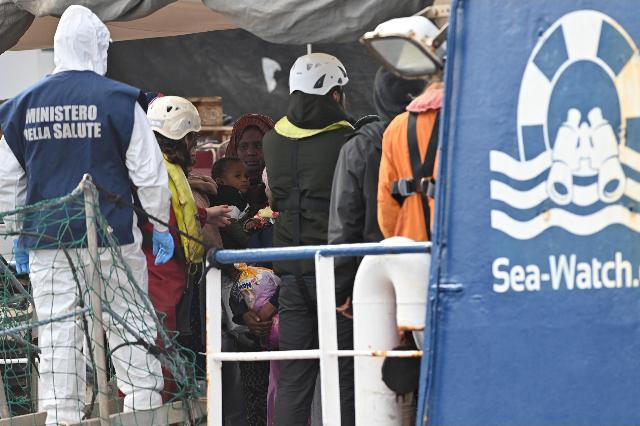 Migranti, la nave Sea Watch segnala un naufragio tra Malta e Tripoli