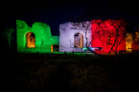 Roma, le Terme di Caracalla illuminate con la bandiera italiana