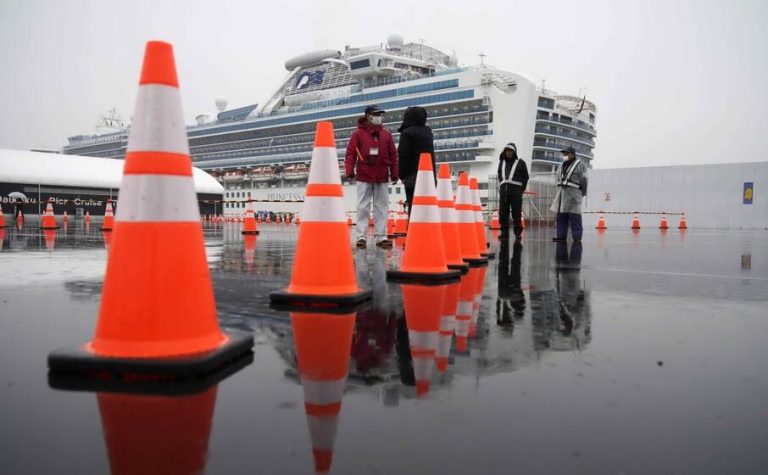 Coronavirus, su una nave da crociera ferma nel golfo di Nagasaki altre 14 persone positive al test