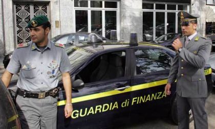 Torino, la Finanza scopre un giro di capi di abbigliamento contraffatti: arrestato un pregiudicato