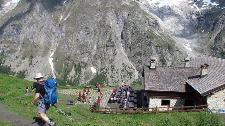 Coronaviurs, gli albergatori della Val d’Aosta si preparano alla riapertura in sicurezza delle strutture